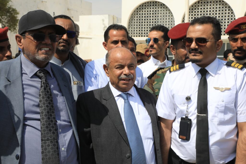 عضو مجلس القيادة الرئاسي الخنبشي يدشن أول الرحلات الدولية لمطار الريان الدولي عضو مجلس القيادة الرئاسي الخنبشي يدشن أول الرحلات الدولية لمطار الريان الدولي