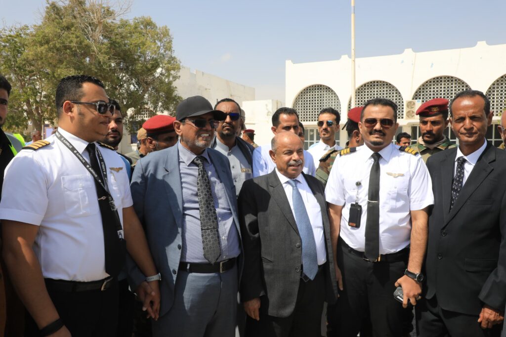 عضو مجلس القيادة الرئاسي الخنبشي يدشن أول الرحلات الدولية لمطار الريان الدولي عضو مجلس القيادة الرئاسي الخنبشي يدشن أول الرحلات الدولية لمطار الريان الدولي