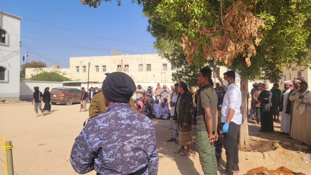 شرطة حضرموت الوادي والصحراء والنيابة العامة تنفذان حكم قصاص بالاعدام في المحكوم عليه نائف صالح عوض بن صميل الكثيري شرطة حضرموت الوادي والصحراء والنيابة العامة تنفذان حكم قصاص بالاعدام في المحكوم عليه نائف صالح عوض بن صميل الكثيري