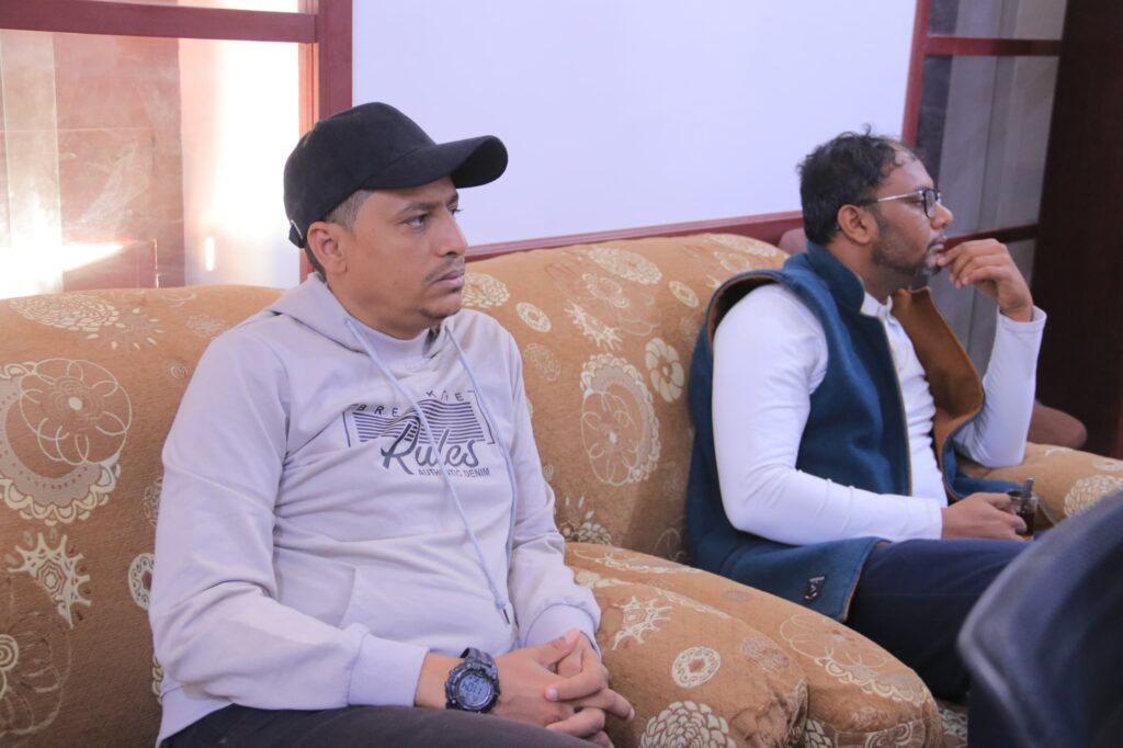 اجتماع بشبام يناقش التقرير النهائي لأسباب انهيار أحد المنازل بمدينة شبام التاريخية اجتماع بشبام يناقش التقرير النهائي لأسباب انهيار أحد المنازل بمدينة شبام التاريخية