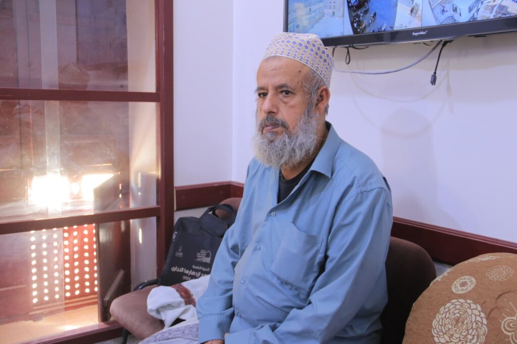 اجتماع بشبام يناقش التقرير النهائي لأسباب انهيار أحد المنازل بمدينة شبام التاريخية اجتماع بشبام يناقش التقرير النهائي لأسباب انهيار أحد المنازل بمدينة شبام التاريخية