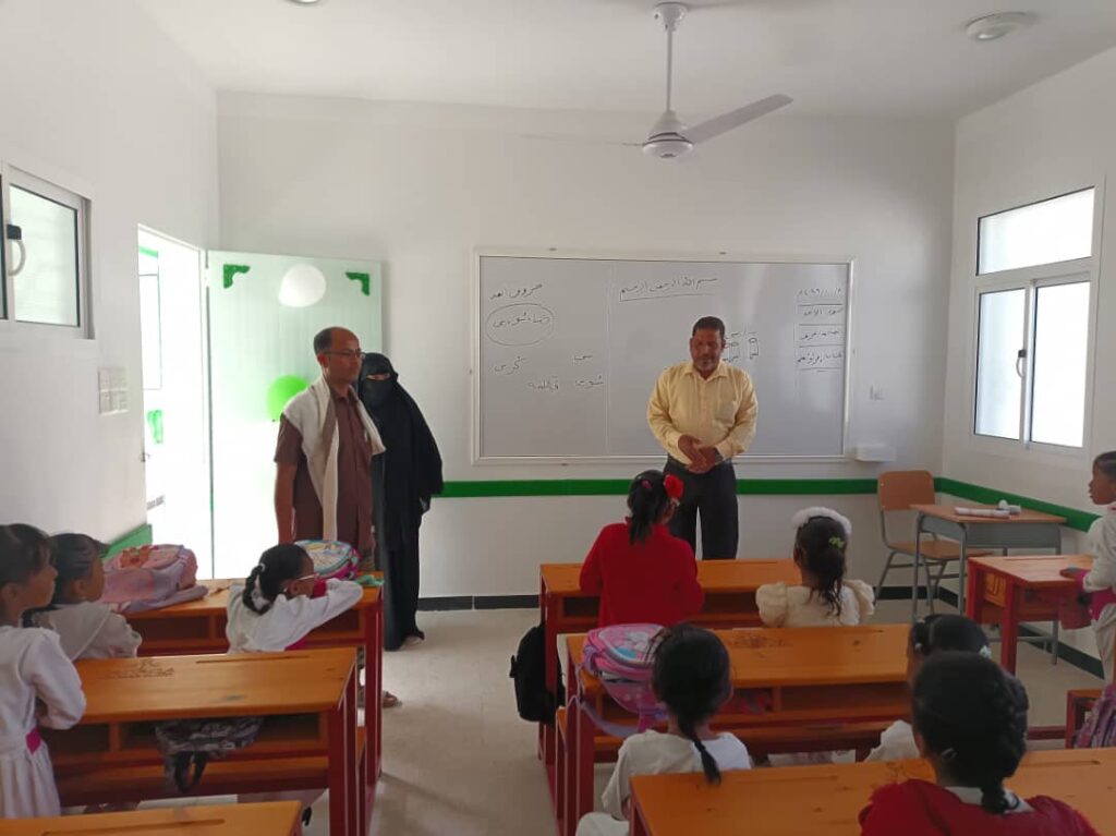 مدير تربية سيئون يدشن بدء الدراسة بمدرسة الأندلس بتاربة : مدير تربية سيئون يدشن بدء الدراسة بمدرسة الأندلس بتاربة :