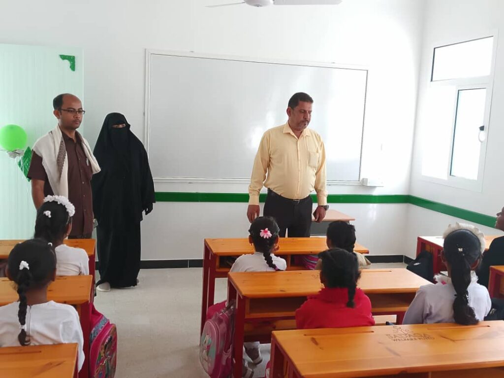 مدير تربية سيئون يدشن بدء الدراسة بمدرسة الأندلس بتاربة : مدير تربية سيئون يدشن بدء الدراسة بمدرسة الأندلس بتاربة :