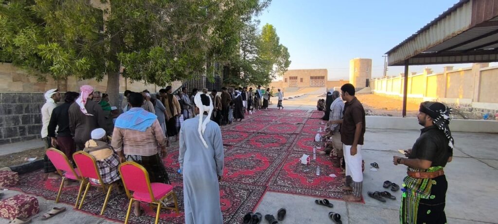 شاهد بالصور .. السلطة المحلية بمديرية الريدة وقصيعر تقيم مجلس عزاء للفقيد المناضل الرئيس علي البيض شاهد بالصور .. السلطة المحلية بمديرية الريدة وقصيعر تقيم مجلس عزاء للفقيد المناضل الرئيس علي البيض