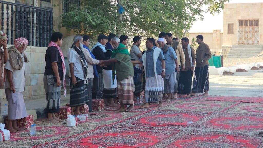 شاهد بالصور .. السلطة المحلية بمديرية الريدة وقصيعر تقيم مجلس عزاء للفقيد المناضل الرئيس علي البيض شاهد بالصور .. السلطة المحلية بمديرية الريدة وقصيعر تقيم مجلس عزاء للفقيد المناضل الرئيس علي البيض