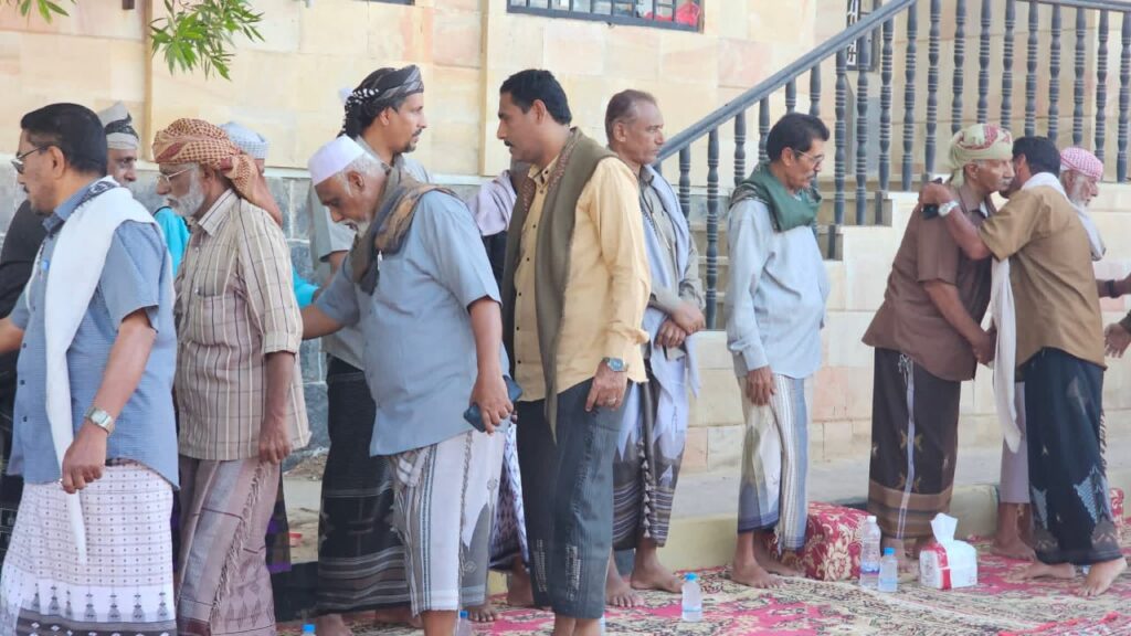 شاهد بالصور .. السلطة المحلية بمديرية الريدة وقصيعر تقيم مجلس عزاء للفقيد المناضل الرئيس علي البيض شاهد بالصور .. السلطة المحلية بمديرية الريدة وقصيعر تقيم مجلس عزاء للفقيد المناضل الرئيس علي البيض