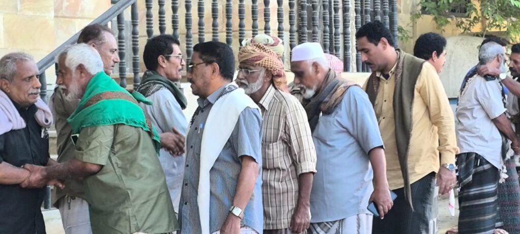 شاهد بالصور .. السلطة المحلية بمديرية الريدة وقصيعر تقيم مجلس عزاء للفقيد المناضل الرئيس علي البيض شاهد بالصور .. السلطة المحلية بمديرية الريدة وقصيعر تقيم مجلس عزاء للفقيد المناضل الرئيس علي البيض