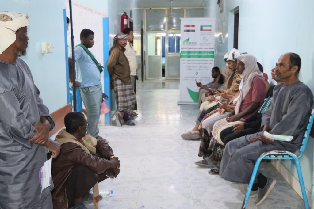 الوكيل العامري يدشن مخيّم العيون المجاني لأزاله المياه البيضاء بمستشفى بن زيلع الحديث بسيئون الوكيل العامري يدشن مخيّم العيون المجاني لأزاله المياه البيضاء بمستشفى بن زيلع الحديث بسيئون