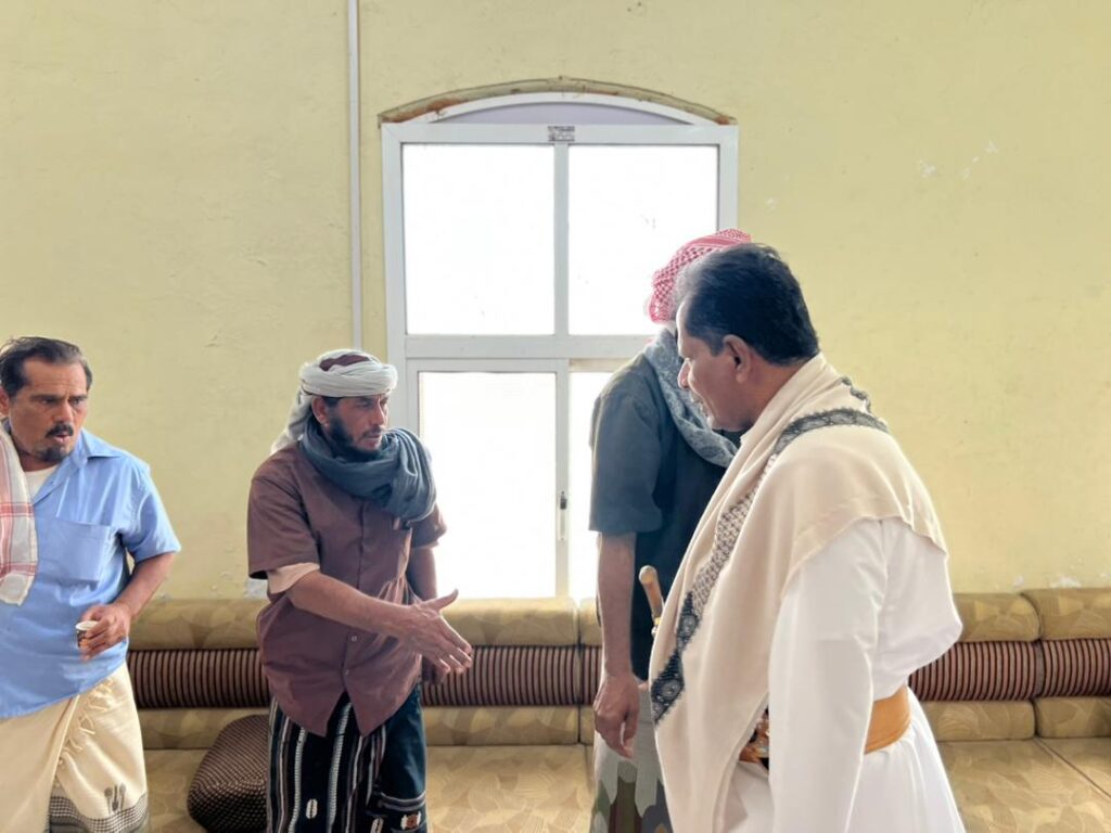 الشيخ يحيى باجري يقدم واجب العزاء في وفاة المناضل علي سالم البيض رحمه الله الشيخ يحيى باجري يقدم واجب العزاء في وفاة المناضل علي سالم البيض رحمه الله