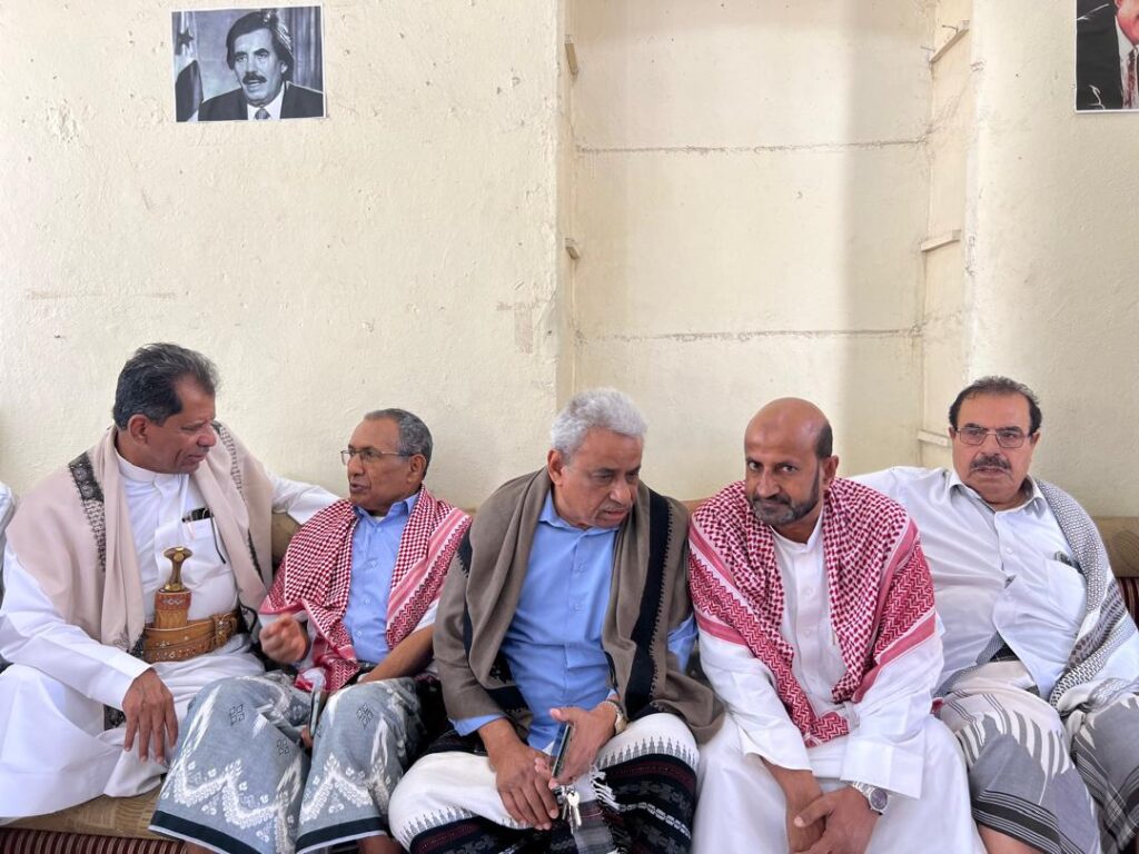 الشيخ يحيى باجري يقدم واجب العزاء في وفاة المناضل علي سالم البيض رحمه الله الشيخ يحيى باجري يقدم واجب العزاء في وفاة المناضل علي سالم البيض رحمه الله