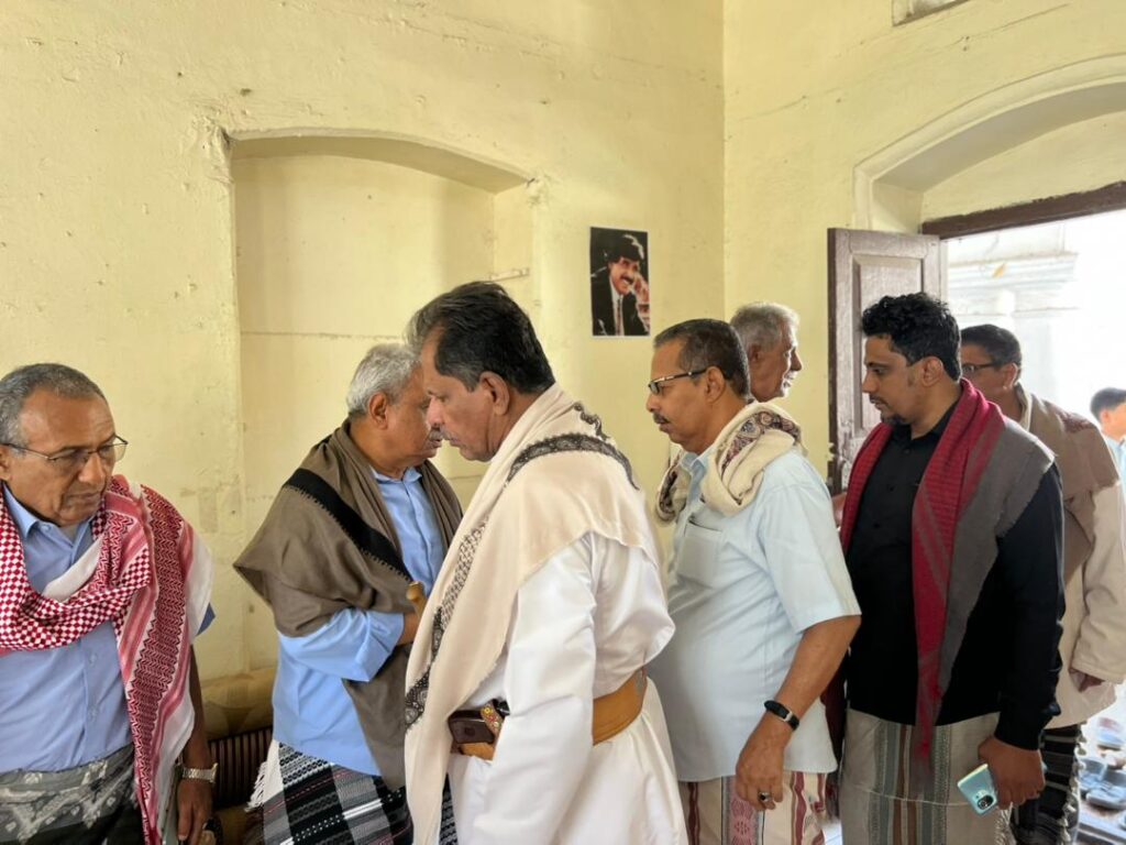 الشيخ يحيى باجري يقدم واجب العزاء في وفاة المناضل علي سالم البيض رحمه الله الشيخ يحيى باجري يقدم واجب العزاء في وفاة المناضل علي سالم البيض رحمه الله