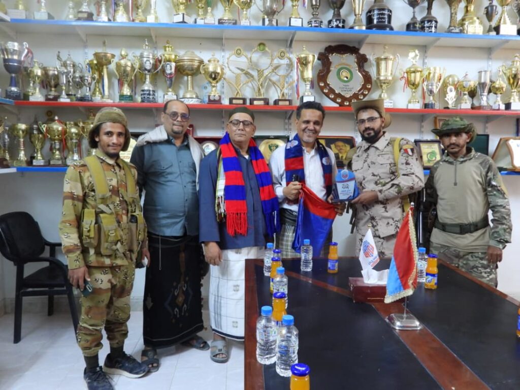 سيئون: اللواء عمار طامش يكرّم نادي سيئون عقب تتويج ناشئيه بلقب كأس حضرموت لأندية الوادي "صور" سيئون: اللواء عمار طامش يكرّم نادي سيئون عقب تتويج ناشئيه بلقب كأس حضرموت لأندية الوادي "صور"