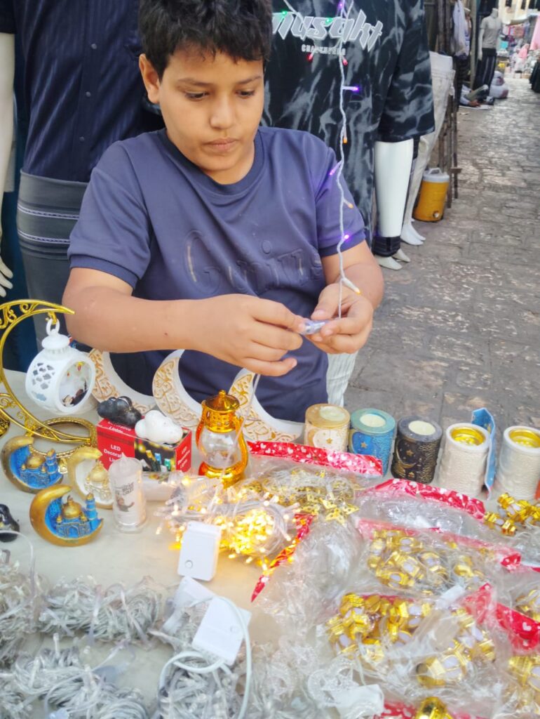 المكلا تكتسي بنور رمضان: استعدادات واسعة وأسواق تعجّ بالحركة مع اقتراب الشهر الفضيل المكلا تكتسي بنور رمضان: استعدادات واسعة وأسواق تعجّ بالحركة مع اقتراب الشهر الفضيل