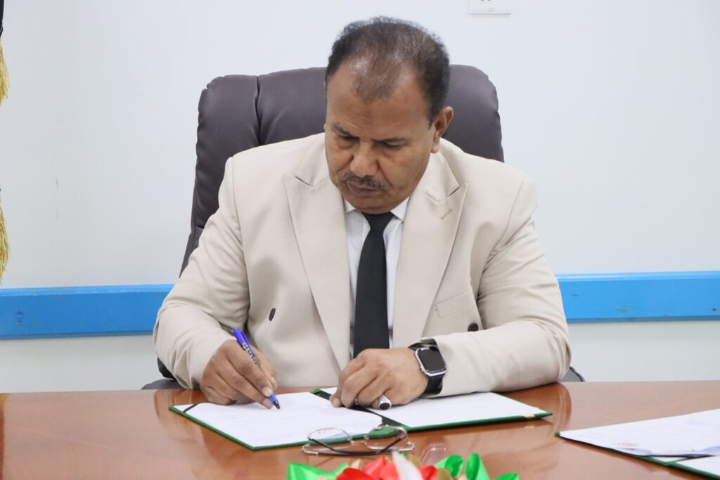 الوكيل العامري يعتمد اتفاقيتي شراكة لتعزيز حماية البيئة، والتوعية المجتمعية عبر إذاعة سيئون الوكيل العامري يعتمد اتفاقيتي شراكة لتعزيز حماية البيئة، والتوعية المجتمعية عبر إذاعة سيئون