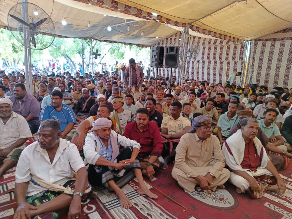 الشيخ يحيى باجري يشهد استقبال فرق الهجن في تريم العائدة من زيارة نبي الله هود عليه السلام الشيخ يحيى باجري يشهد استقبال فرق الهجن في تريم العائدة من زيارة نبي الله هود عليه السلام