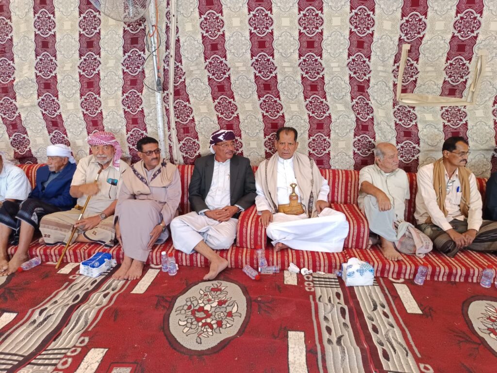 الشيخ يحيى باجري يشهد استقبال فرق الهجن في تريم العائدة من زيارة نبي الله هود عليه السلام الشيخ يحيى باجري يشهد استقبال فرق الهجن في تريم العائدة من زيارة نبي الله هود عليه السلام