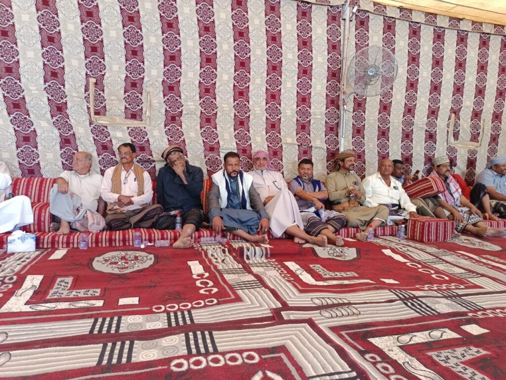 الشيخ يحيى باجري يشهد استقبال فرق الهجن في تريم العائدة من زيارة نبي الله هود عليه السلام الشيخ يحيى باجري يشهد استقبال فرق الهجن في تريم العائدة من زيارة نبي الله هود عليه السلام