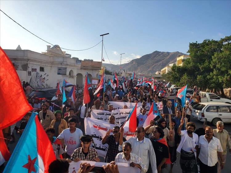 اخبار وتقارير - صور - مسيرة جماهيرية حاشدة في المكلا تأييدًا للمجلس الانتقالي وحق الجنوب في استعادة دولته اخبار وتقارير - صور - مسيرة جماهيرية حاشدة في المكلا تأييدًا للمجلس الانتقالي وحق الجنوب في استعادة دولته