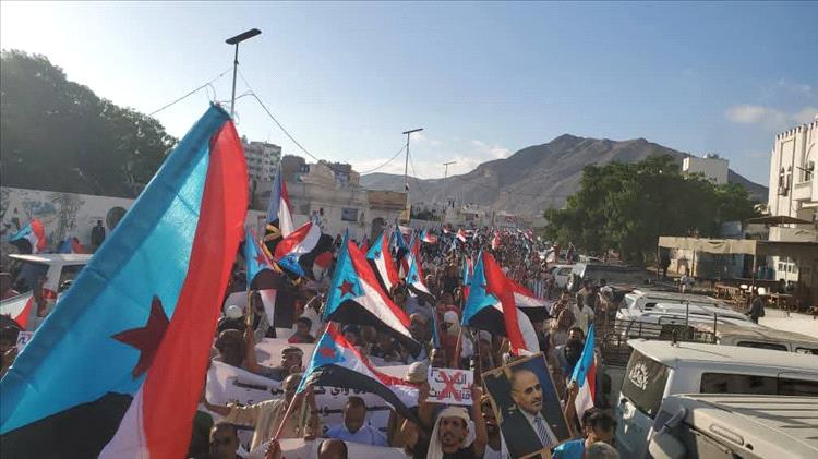 اخبار وتقارير - صور - مسيرة جماهيرية حاشدة في المكلا تأييدًا للمجلس الانتقالي وحق الجنوب في استعادة دولته اخبار وتقارير - صور - مسيرة جماهيرية حاشدة في المكلا تأييدًا للمجلس الانتقالي وحق الجنوب في استعادة دولته