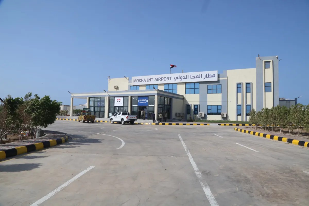 مدير مطار المخا الدولي: مليشـ.ـيا الحـ.ـوثي منعت هبوط أول رحلة تجارية في مطار المخا - مدير مطار المخا الدولي: مليشـ.ـيا الحـ.ـوثي منعت هبوط أول رحلة تجارية في مطار المخا -