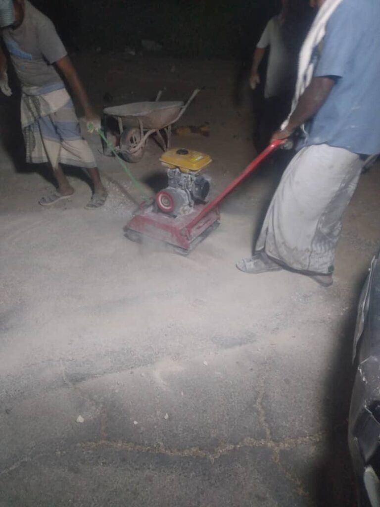 تريم : تحت رعاية السلطة المحلية ومكتب الأشغال العامة والطرق بمديرية تريمتم تدشين مشروع صيانة الإسفلت في الخط الدولي (قسم – عينات)، حفاظًا على سلامة مرتادي الطريق."صور" تريم : تحت رعاية السلطة المحلية ومكتب الأشغال العامة والطرق بمديرية تريمتم تدشين مشروع صيانة الإسفلت في الخط الدولي (قسم – عينات)، حفاظًا على سلامة مرتادي الطريق."صور"