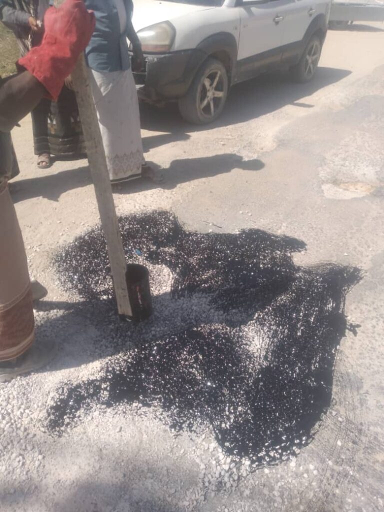 تريم : تحت رعاية السلطة المحلية ومكتب الأشغال العامة والطرق بمديرية تريمتم تدشين مشروع صيانة الإسفلت في الخط الدولي (قسم – عينات)، حفاظًا على سلامة مرتادي الطريق."صور" تريم : تحت رعاية السلطة المحلية ومكتب الأشغال العامة والطرق بمديرية تريمتم تدشين مشروع صيانة الإسفلت في الخط الدولي (قسم – عينات)، حفاظًا على سلامة مرتادي الطريق."صور"