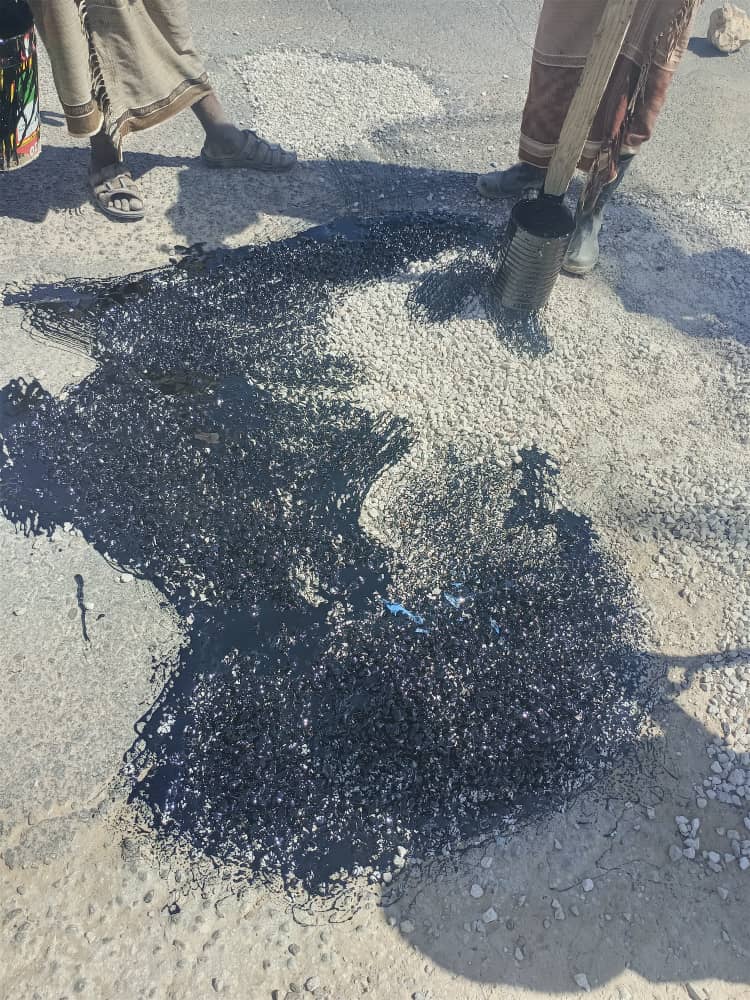 تريم : تحت رعاية السلطة المحلية ومكتب الأشغال العامة والطرق بمديرية تريمتم تدشين مشروع صيانة الإسفلت في الخط الدولي (قسم – عينات)، حفاظًا على سلامة مرتادي الطريق."صور" تريم : تحت رعاية السلطة المحلية ومكتب الأشغال العامة والطرق بمديرية تريمتم تدشين مشروع صيانة الإسفلت في الخط الدولي (قسم – عينات)، حفاظًا على سلامة مرتادي الطريق."صور"