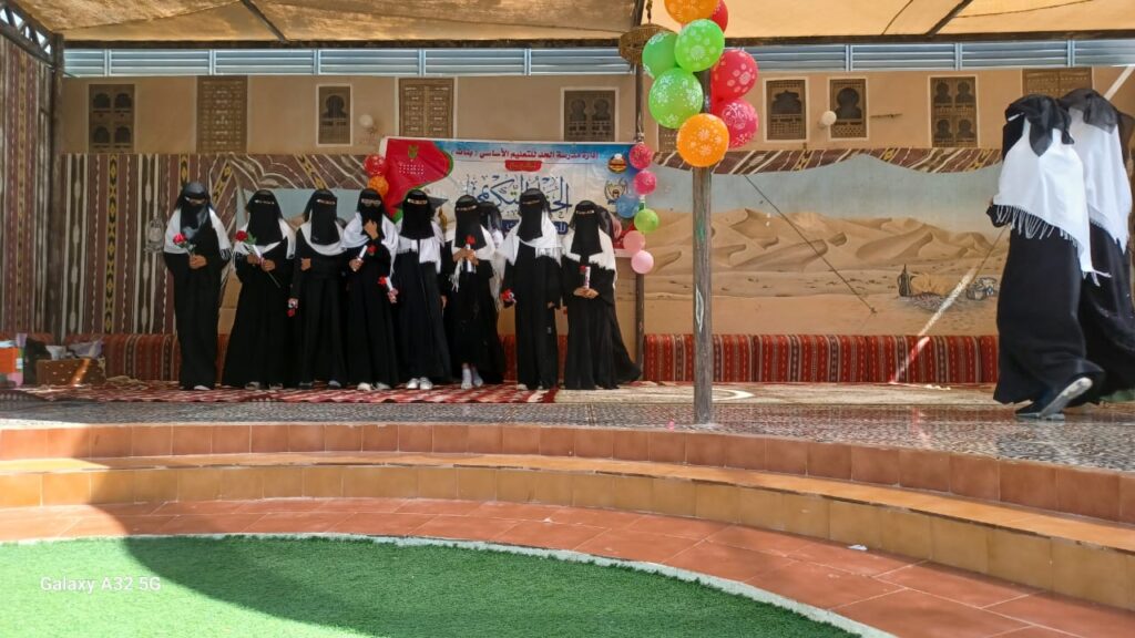 مدرسة الحد بنات بمديرية تريم تحتفي بتفوق طالباتها الأوائل وتكرّم 39 طالبة مدرسة الحد بنات بمديرية تريم تحتفي بتفوق طالباتها الأوائل وتكرّم 39 طالبة