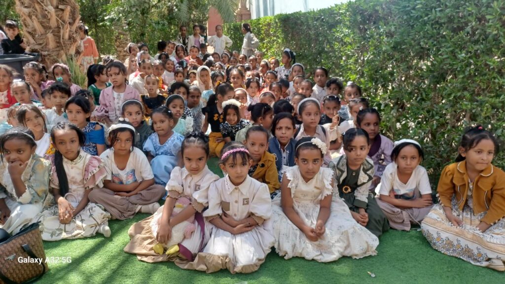 مدرسة الحد بنات بمديرية تريم تحتفي بتفوق طالباتها الأوائل وتكرّم 39 طالبة مدرسة الحد بنات بمديرية تريم تحتفي بتفوق طالباتها الأوائل وتكرّم 39 طالبة