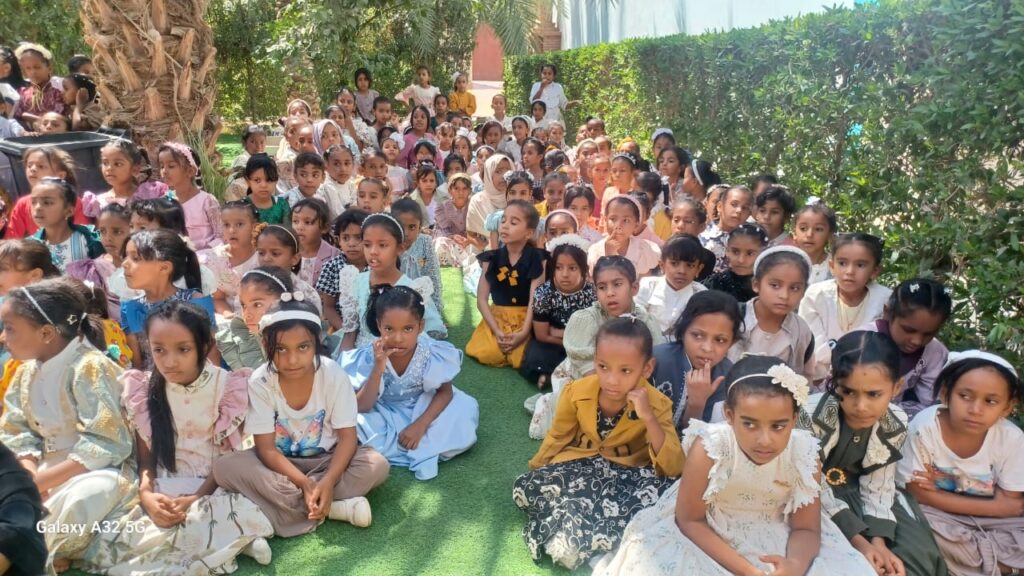 مدرسة الحد بنات بمديرية تريم تحتفي بتفوق طالباتها الأوائل وتكرّم 39 طالبة مدرسة الحد بنات بمديرية تريم تحتفي بتفوق طالباتها الأوائل وتكرّم 39 طالبة