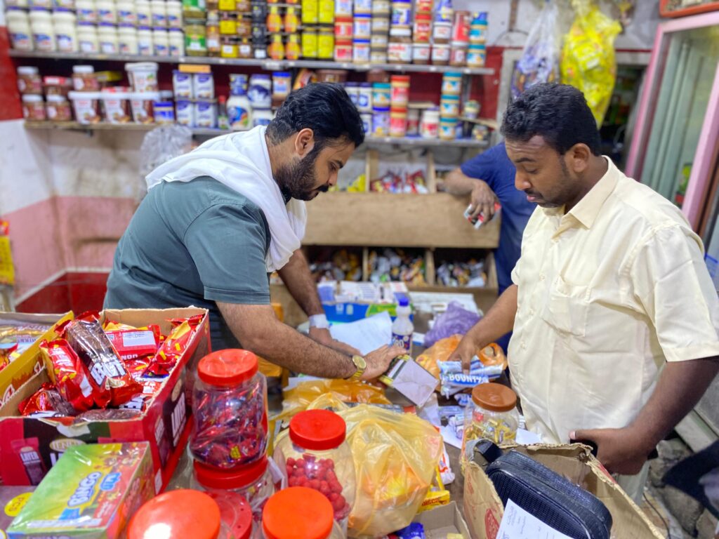 مدير عام مكتب الصناعة والتجارة بساحل حضرموت ينفذ نزولاً ميدانياً في أول أيام شهر رمضان المبارك بمشاركة الفريق الرقابي لمتابعة إشهار الأسعار وضبط المخالفات مدير عام مكتب الصناعة والتجارة بساحل حضرموت ينفذ نزولاً ميدانياً في أول أيام شهر رمضان المبارك بمشاركة الفريق الرقابي لمتابعة إشهار الأسعار وضبط المخالفات
