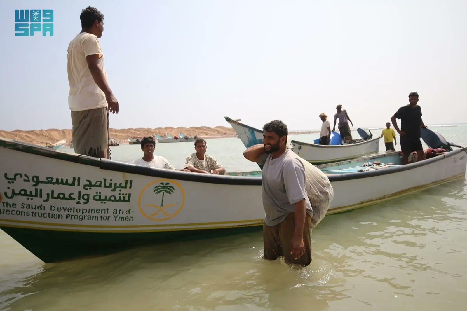 بدعم سعودي.. إعادة تأهيل "خيصة" الصيادين في سقطرى - بدعم سعودي.. إعادة تأهيل "خيصة" الصيادين في سقطرى -