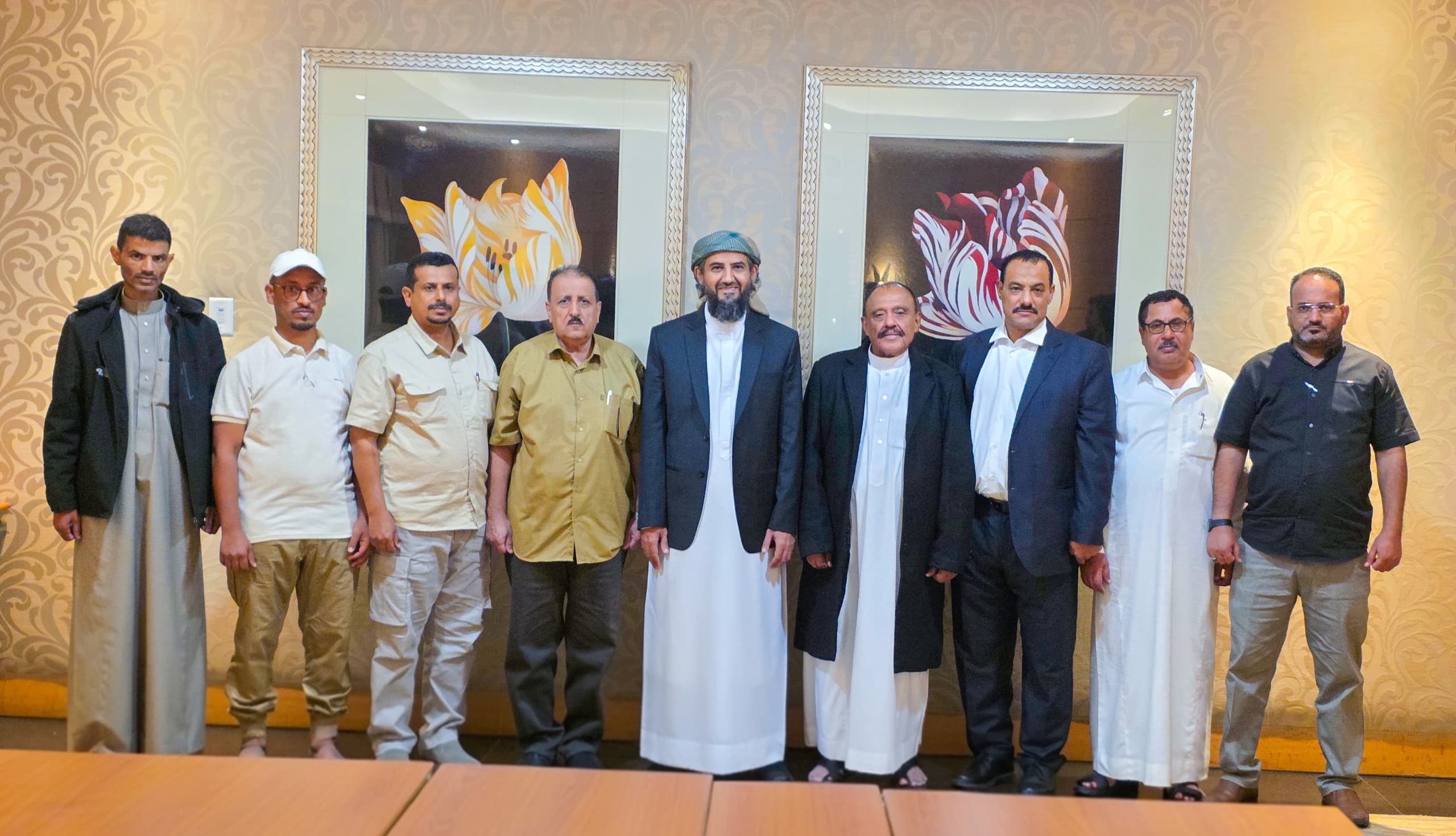 المحرّمي يرأس اجتماعاً عسكرياً ويشدد على مضاعفة الجهود لحماية المكتسبات وترسيخ الاستقرار المحرّمي يرأس اجتماعاً عسكرياً ويشدد على مضاعفة الجهود لحماية المكتسبات وترسيخ الاستقرار