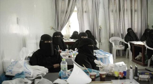 انطلاق دورة تدريبية للرسم على القماش ضمن مشروع «ألوان سقطرى» - انطلاق دورة تدريبية للرسم على القماش ضمن مشروع «ألوان سقطرى» -