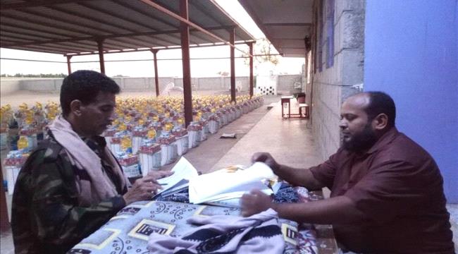 تدشين مشروع توزيع ألف سلة غذائية للأسر الأشد احتياجًا في الحوطة بلحج - تدشين مشروع توزيع ألف سلة غذائية للأسر الأشد احتياجًا في الحوطة بلحج -