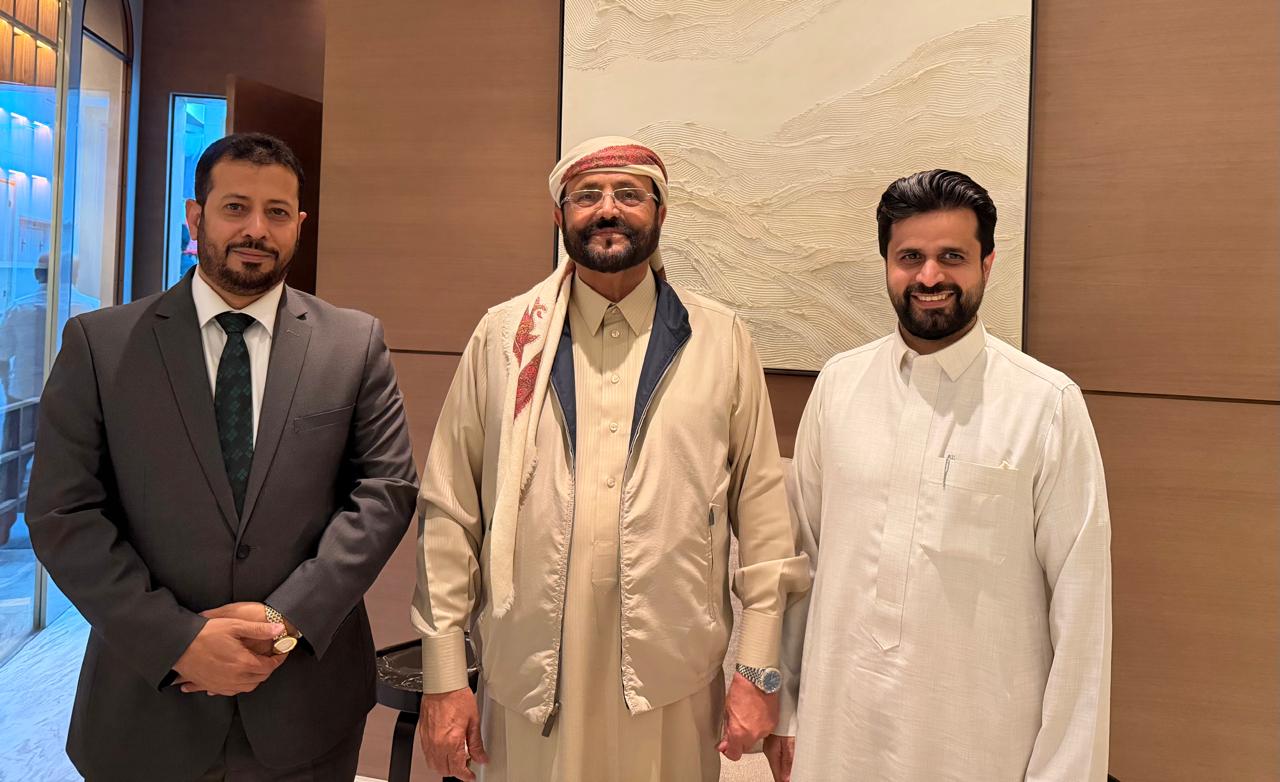 عضو مجلس القيادة الرئاسي يلتقي المدير التنفيذي لمؤسسة صلة ويطّلع على مشروع تعزيز الأمن المائي بمحافظة مأرب - عضو مجلس القيادة الرئاسي يلتقي المدير التنفيذي لمؤسسة صلة ويطّلع على مشروع تعزيز الأمن المائي بمحافظة مأرب -