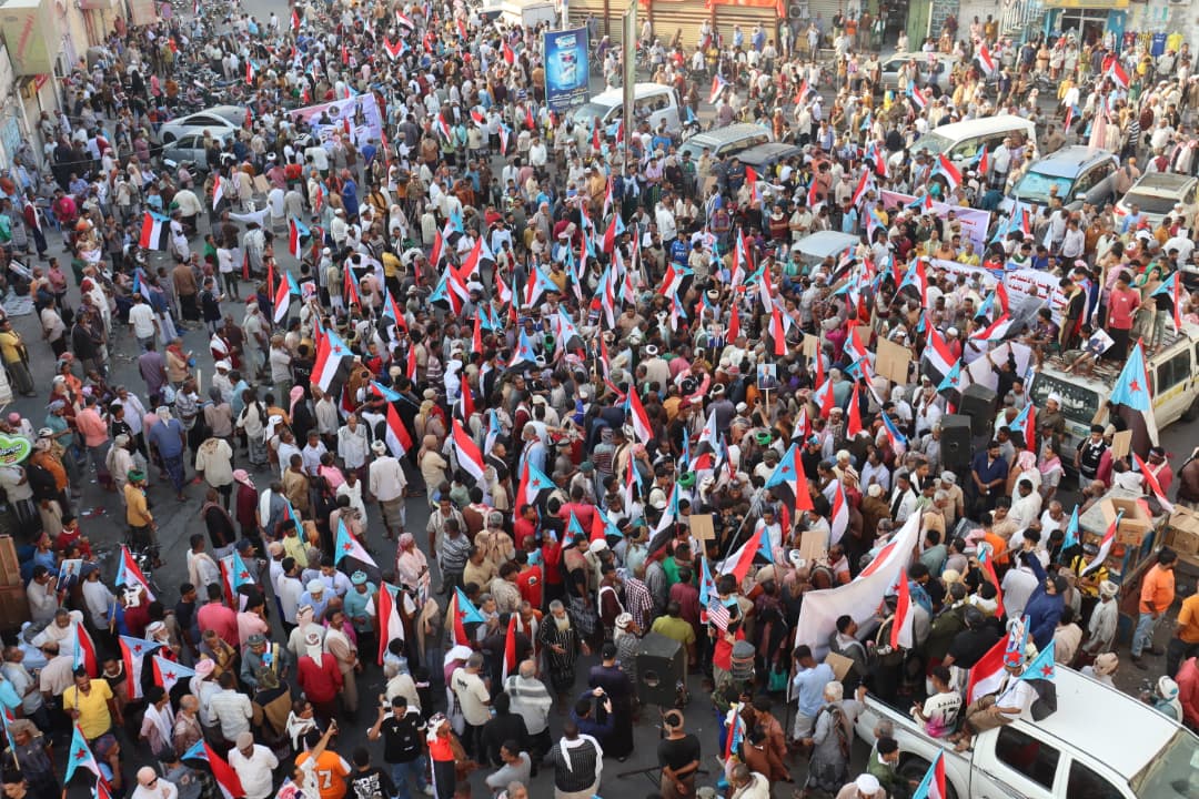 حشود مليونية “الثبات والتحدي” في المكلا تؤكد رفضها للممارسات القمعية والانتهاكات التي تطال النشطاء والمواطنين (بيان) - حشود مليونية “الثبات والتحدي” في المكلا تؤكد رفضها للممارسات القمعية والانتهاكات التي تطال النشطاء والمواطنين (بيان) -