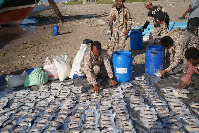 المدير العام لمكافحة المخدرات يشيد بإنجاز الحملة الأمنية المشتركة لضبط 450000 حبة و 60 كجم من الكبتاجون "شاهد الصور" المدير العام لمكافحة المخدرات يشيد بإنجاز الحملة الأمنية المشتركة لضبط 450000 حبة و 60 كجم من الكبتاجون "شاهد الصور"