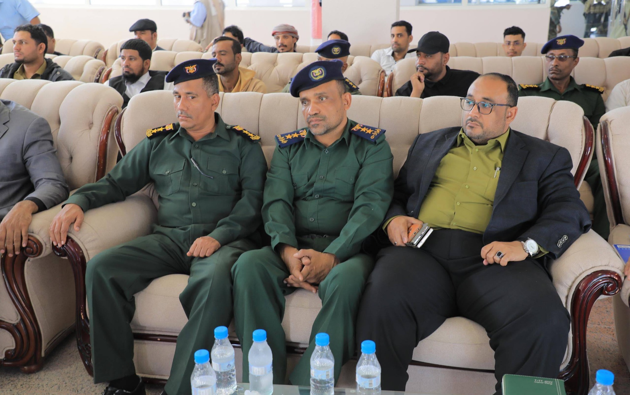 الوكيل العامري يدشّن دورة أساسيات أمن الطيران بمطار سيئون الدولي ويترأس اجتماعًا للجنة الأمنية الوكيل العامري يدشّن دورة أساسيات أمن الطيران بمطار سيئون الدولي ويترأس اجتماعًا للجنة الأمنية