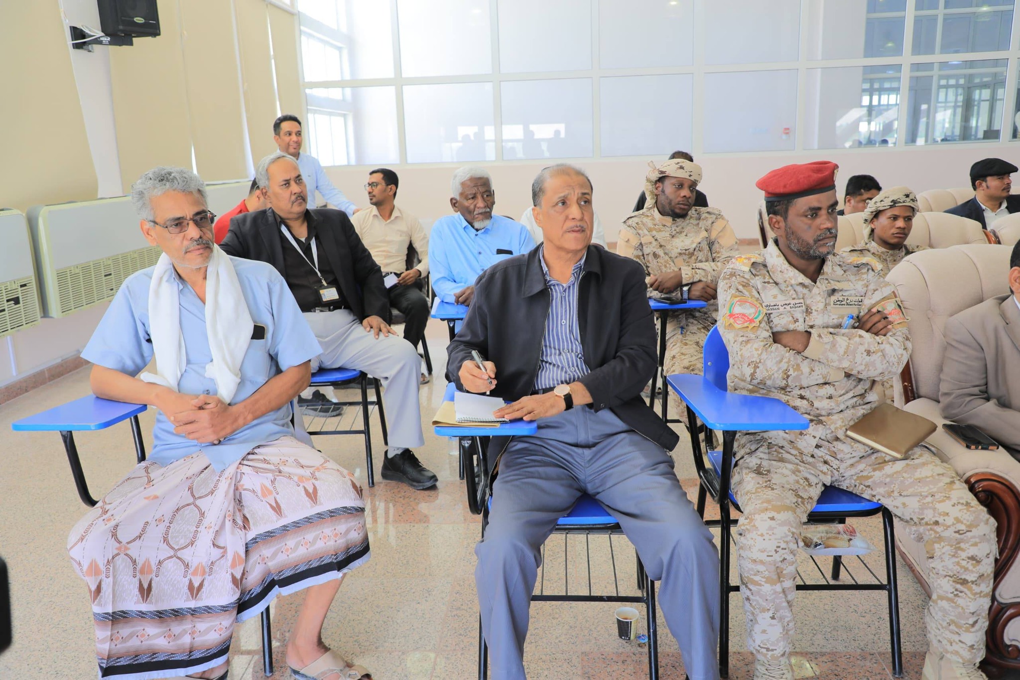 الوكيل العامري يدشّن دورة أساسيات أمن الطيران بمطار سيئون الدولي ويترأس اجتماعًا للجنة الأمنية الوكيل العامري يدشّن دورة أساسيات أمن الطيران بمطار سيئون الدولي ويترأس اجتماعًا للجنة الأمنية