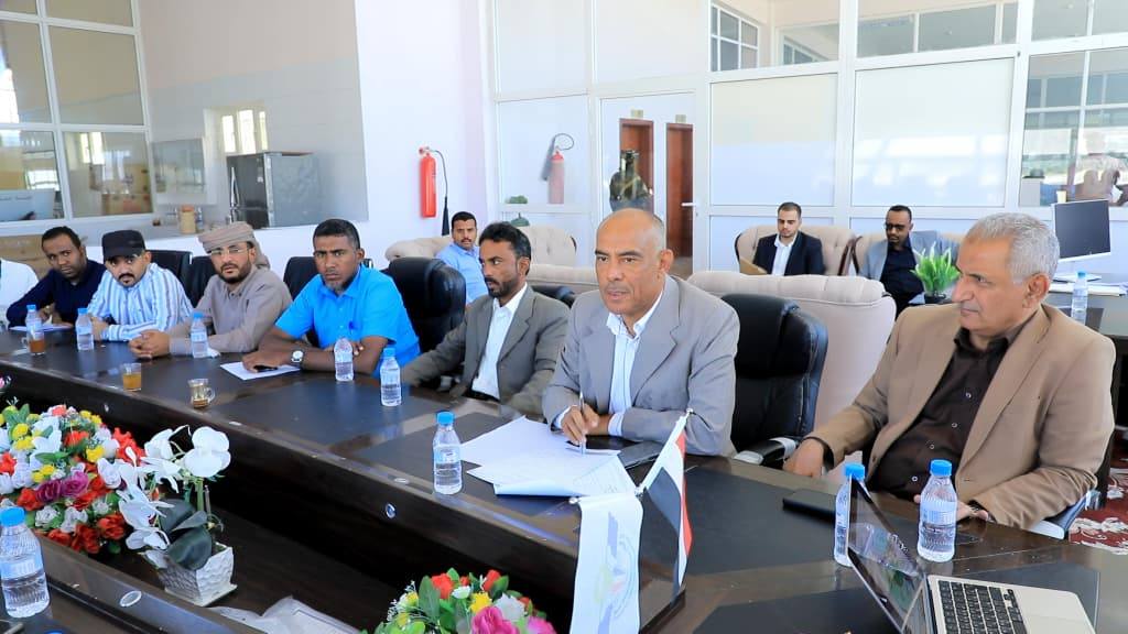 الوكيل العامري يترأس اجتماع مشترك لبحث حماية محيط مطار سيئون الدولي من البناء العشوائي الوكيل العامري يترأس اجتماع مشترك لبحث حماية محيط مطار سيئون الدولي من البناء العشوائي