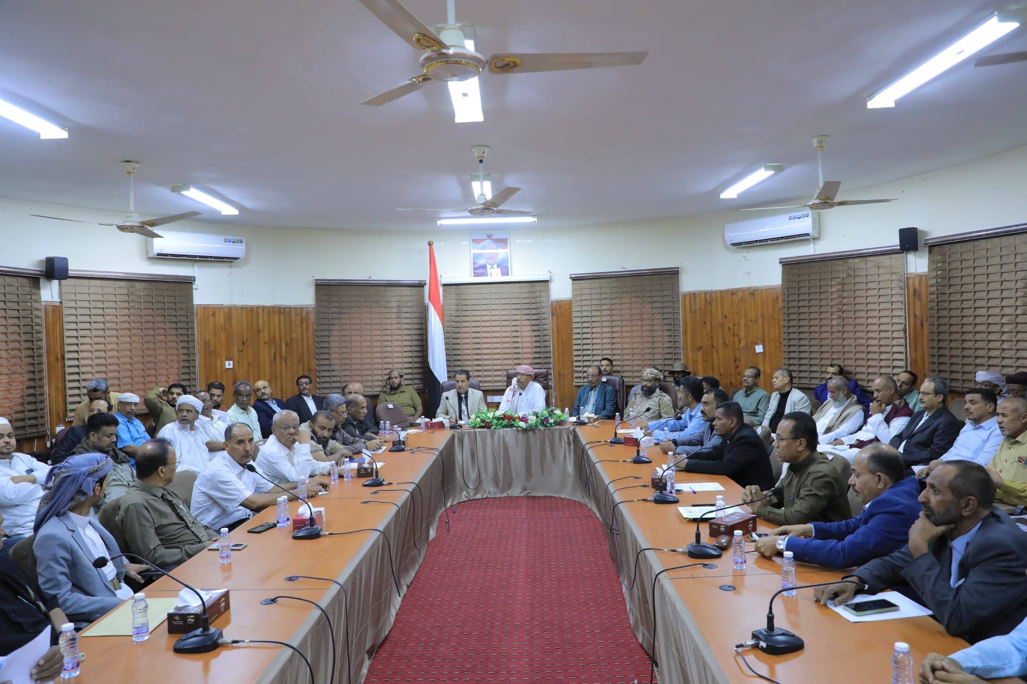 برئاسة الوكيل بارباع.. تنفيذي وادي وصحراء حضرموت يعقد دورته الاستثنائية بسيئون ويقر تشديد الرقابة على الأسواق وضبط الأسعار خلال شهررمضان برئاسة الوكيل بارباع.. تنفيذي وادي وصحراء حضرموت يعقد دورته الاستثنائية بسيئون ويقر تشديد الرقابة على الأسواق وضبط الأسعار خلال شهررمضان