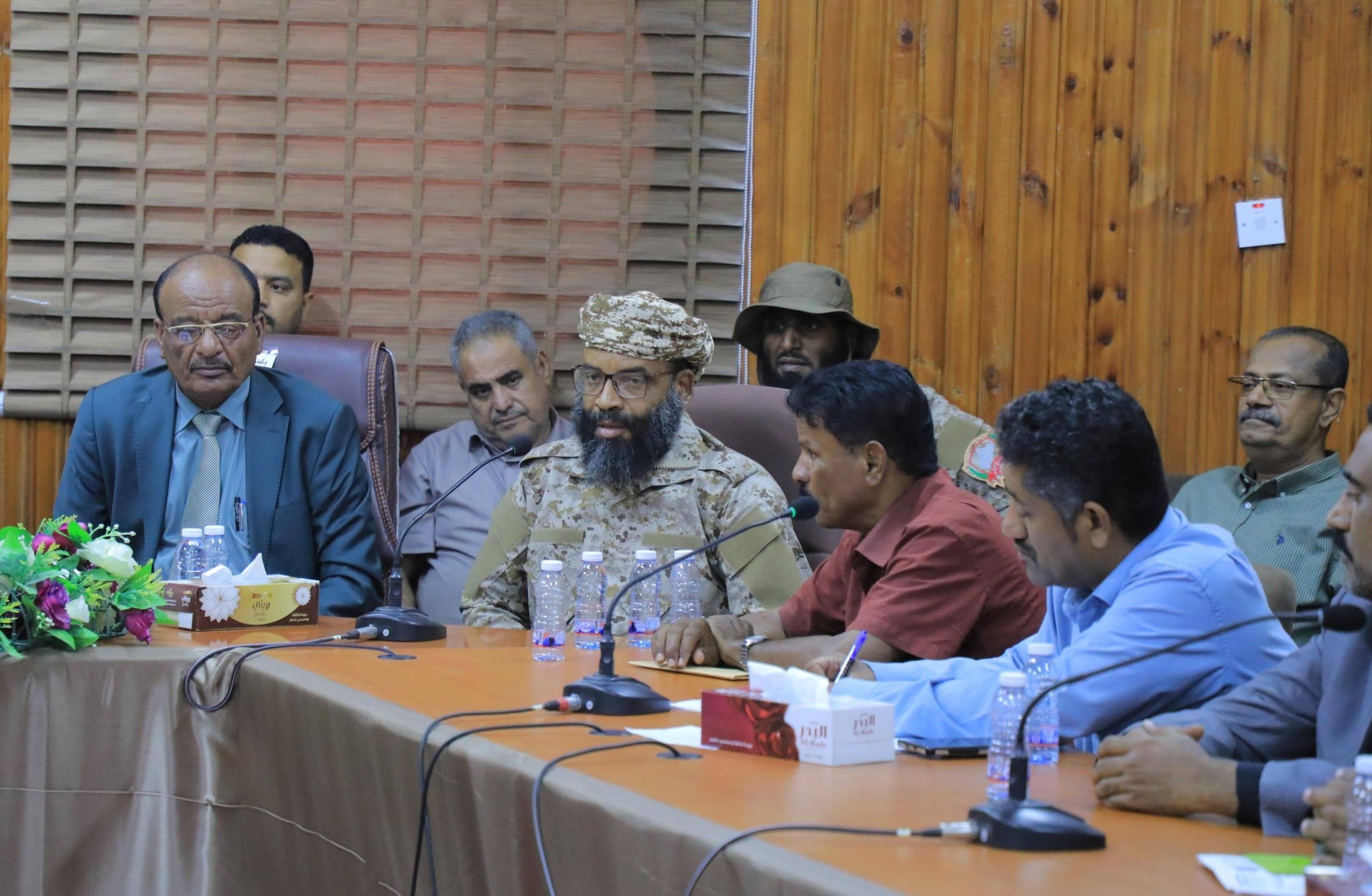 برئاسة الوكيل بارباع.. تنفيذي وادي وصحراء حضرموت يعقد دورته الاستثنائية بسيئون ويقر تشديد الرقابة على الأسواق وضبط الأسعار خلال شهررمضان برئاسة الوكيل بارباع.. تنفيذي وادي وصحراء حضرموت يعقد دورته الاستثنائية بسيئون ويقر تشديد الرقابة على الأسواق وضبط الأسعار خلال شهررمضان