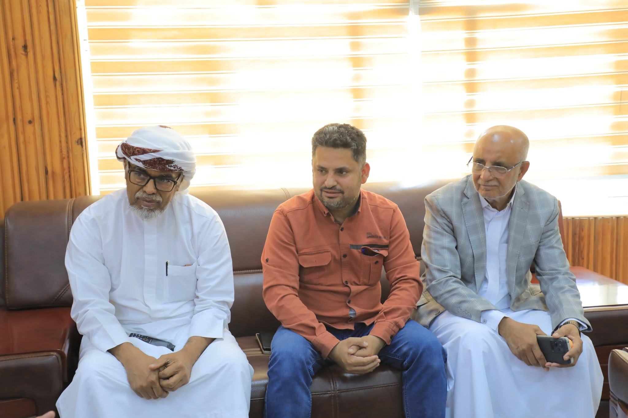 الوكيل بارباع يبحث مع غرفة تجارة وصناعة وادي حضرموت تنسيق الجهود لضبط الأسعار ومعالجة معوقات التصدير الوكيل بارباع يبحث مع غرفة تجارة وصناعة وادي حضرموت تنسيق الجهود لضبط الأسعار ومعالجة معوقات التصدير