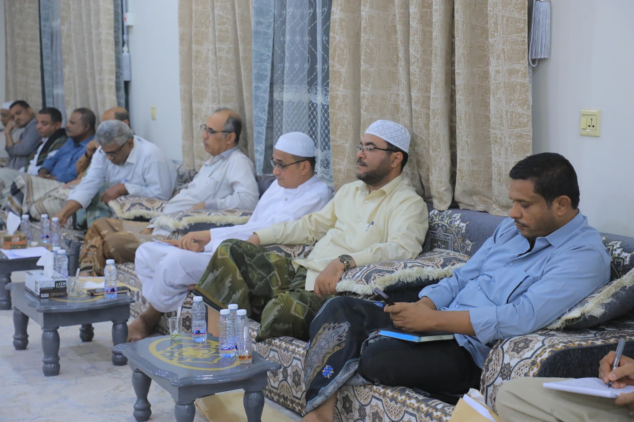 الوكيل بارباع يعقد لقاء موسع بالجهات الحكومية المختصة بخدمة المياه والبيئة بوادي وصحراء حضرموت الوكيل بارباع يعقد لقاء موسع بالجهات الحكومية المختصة بخدمة المياه والبيئة بوادي وصحراء حضرموت