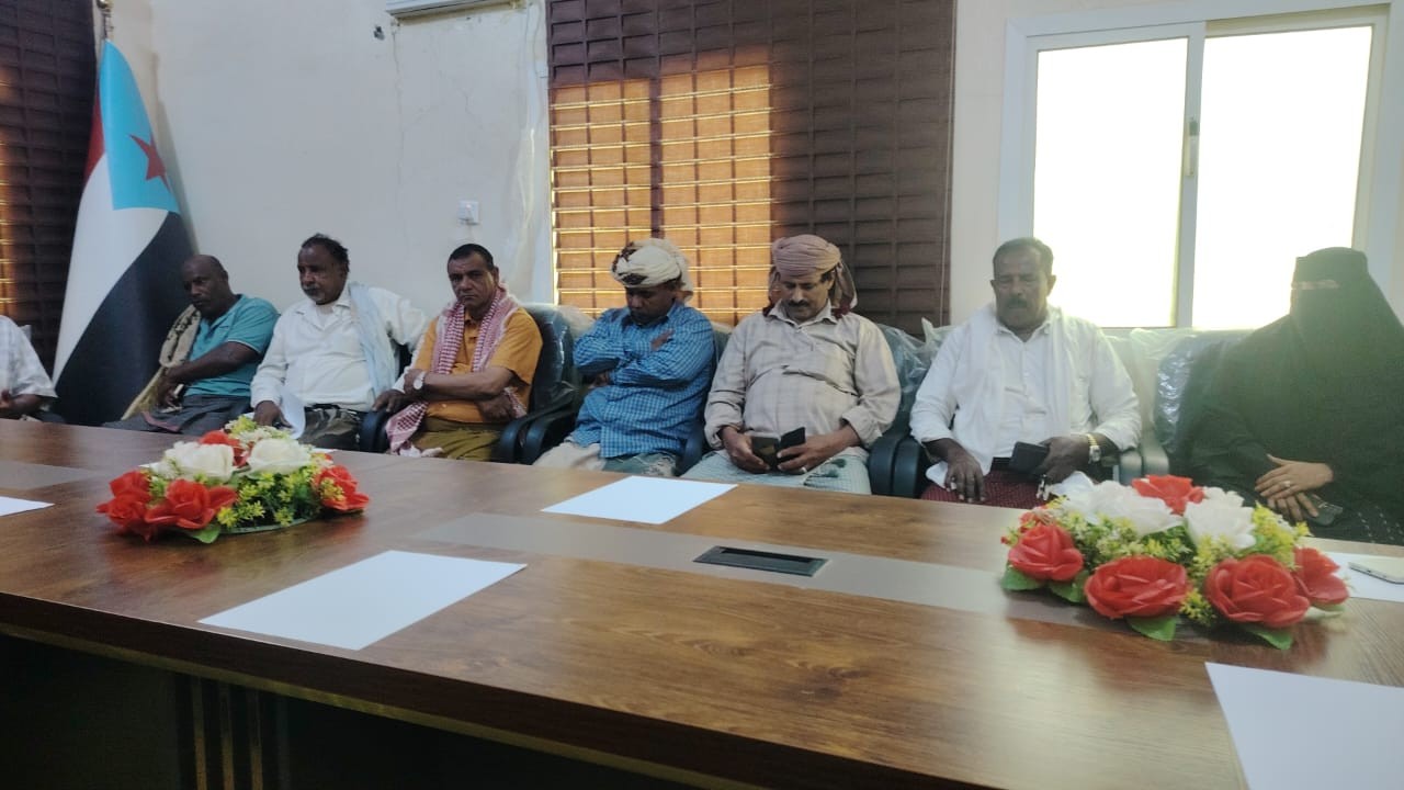 تنفيذية انتقالي سقطرى تعقد اجتماعًا استثنائيًا بمشاركة أعضاء الجمعية الوطنية ومجلس المستشارين بالمحافظة تنفيذية انتقالي سقطرى تعقد اجتماعًا استثنائيًا بمشاركة أعضاء الجمعية الوطنية ومجلس المستشارين بالمحافظة