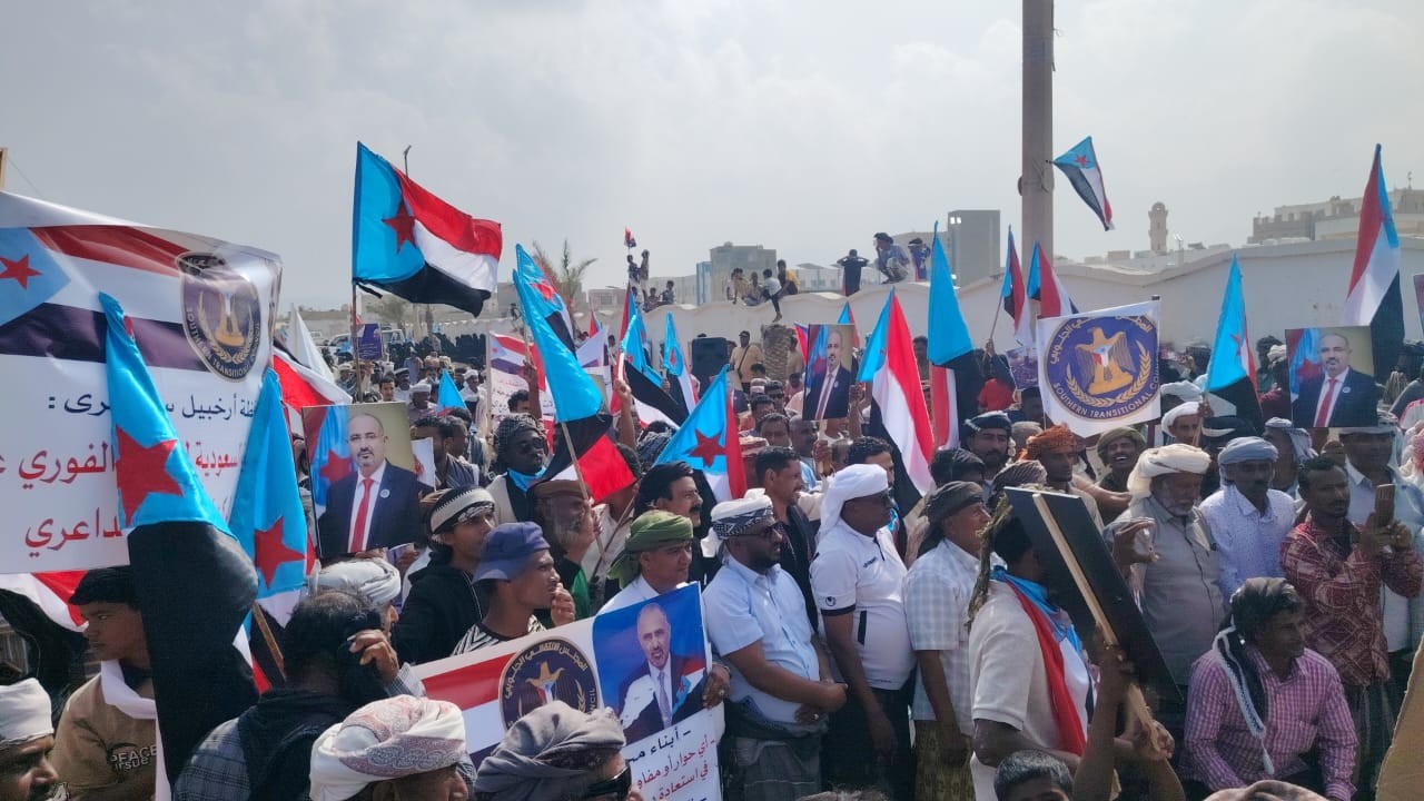 حشد جماهيري واسع في سقطرى يجدد العهد للمجلس الانتقالي الجنوبي ويؤكد الثبات على القضية الجنوبية (بيان) حشد جماهيري واسع في سقطرى يجدد العهد للمجلس الانتقالي الجنوبي ويؤكد الثبات على القضية الجنوبية (بيان)