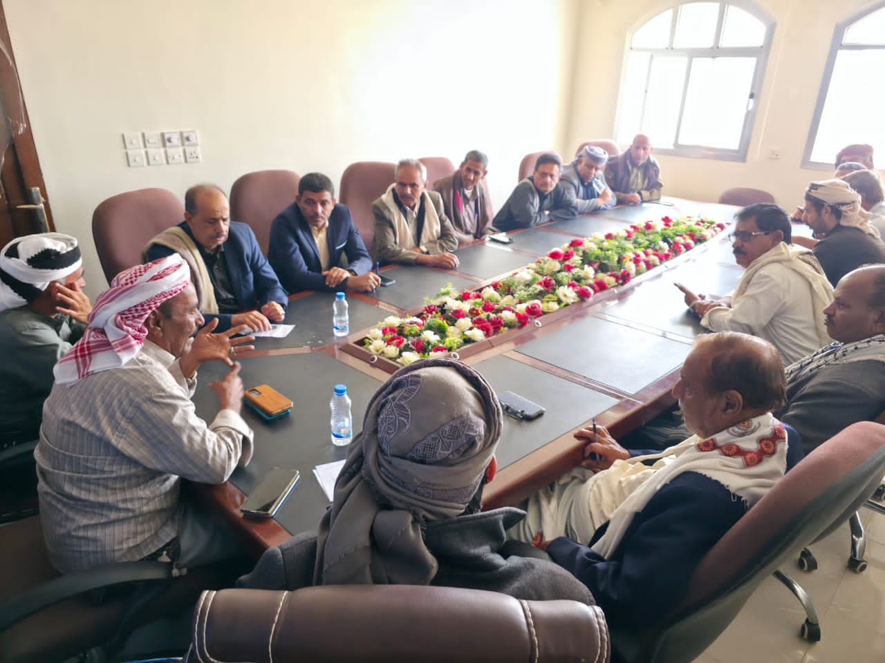 رئيس تنفيذية انتقالي شبوة يناقش مع أعضاء الجمعية والمستشارين ترتيبات الفعالية الجماهيرية رئيس تنفيذية انتقالي شبوة يناقش مع أعضاء الجمعية والمستشارين ترتيبات الفعالية الجماهيرية