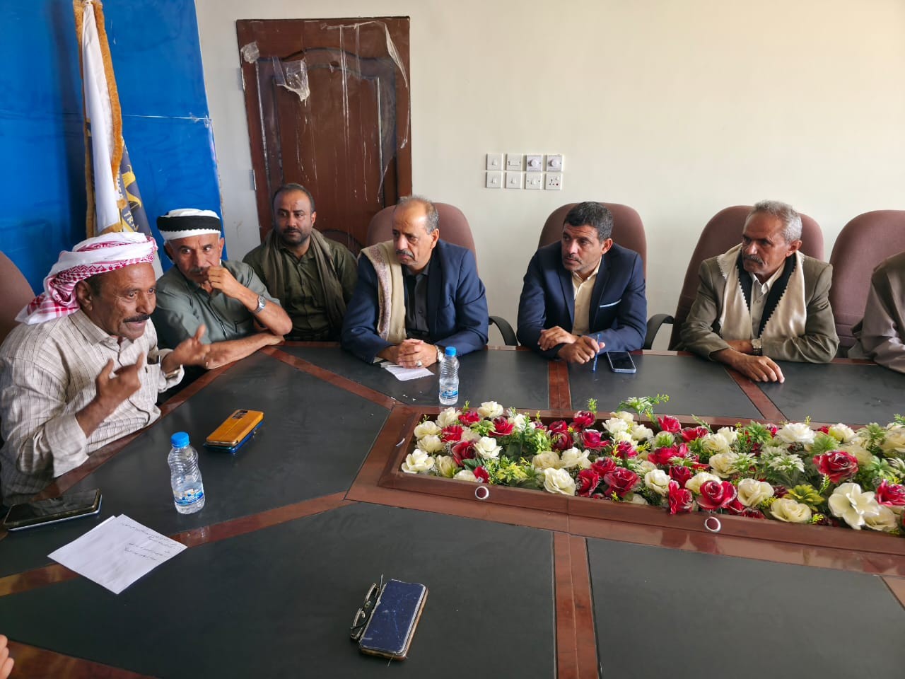 رئيس تنفيذية انتقالي شبوة يناقش مع أعضاء الجمعية والمستشارين ترتيبات الفعالية الجماهيرية رئيس تنفيذية انتقالي شبوة يناقش مع أعضاء الجمعية والمستشارين ترتيبات الفعالية الجماهيرية