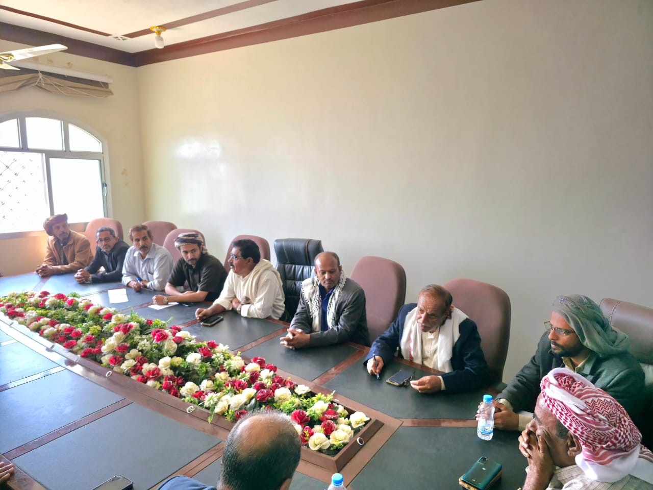 رئيس تنفيذية انتقالي شبوة يناقش مع أعضاء الجمعية والمستشارين ترتيبات الفعالية الجماهيرية رئيس تنفيذية انتقالي شبوة يناقش مع أعضاء الجمعية والمستشارين ترتيبات الفعالية الجماهيرية